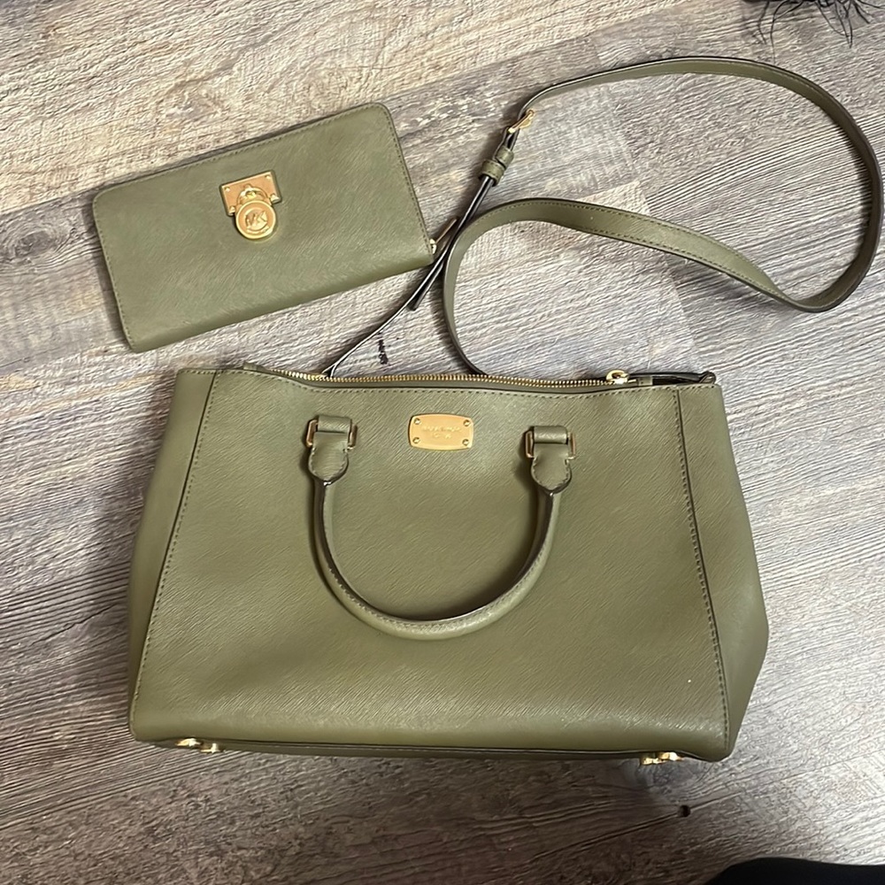 Never Used Olive Green Michael Kors crossbody w/matching wallet